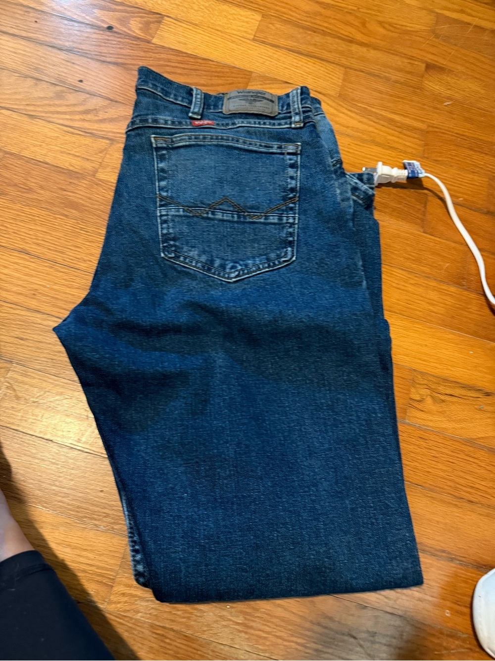 Wrangler Men's Navy Blue Relaxed Jeans
